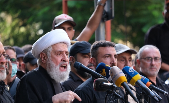 قاسم وعراقجي يبحثان التطورات والاعتداءات الإسرائيلية على لبنان